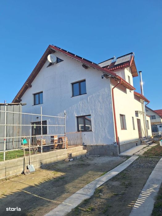 Casă  autonomă energetic 210 mp panouri fotovoltaice Codlea, Brașov