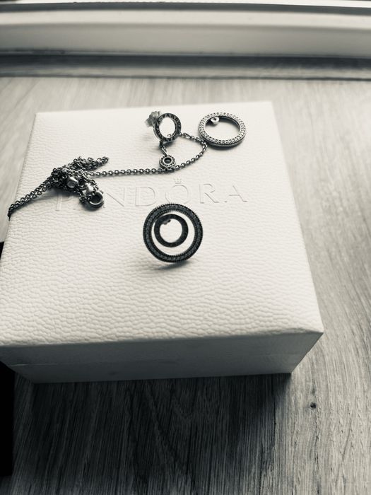 Комплект обеци и колие на pandora