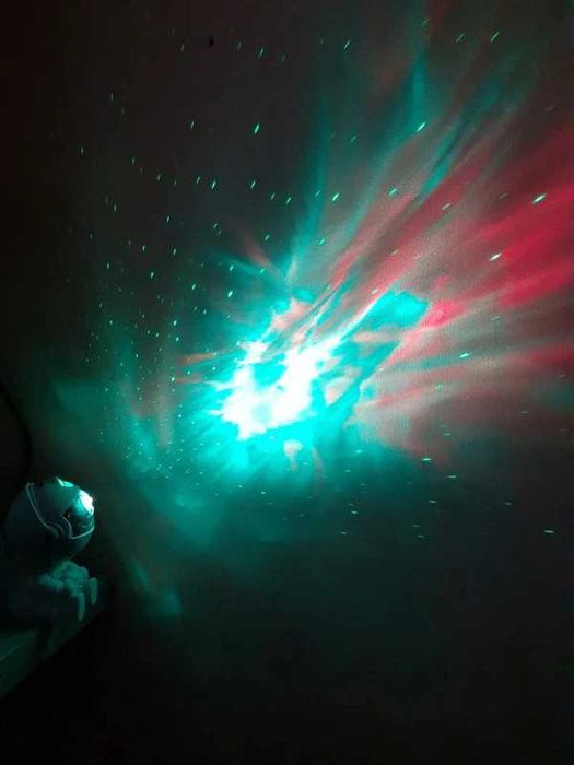 Proiector lumini RGB in forma de astronaut - Transport Gratuit