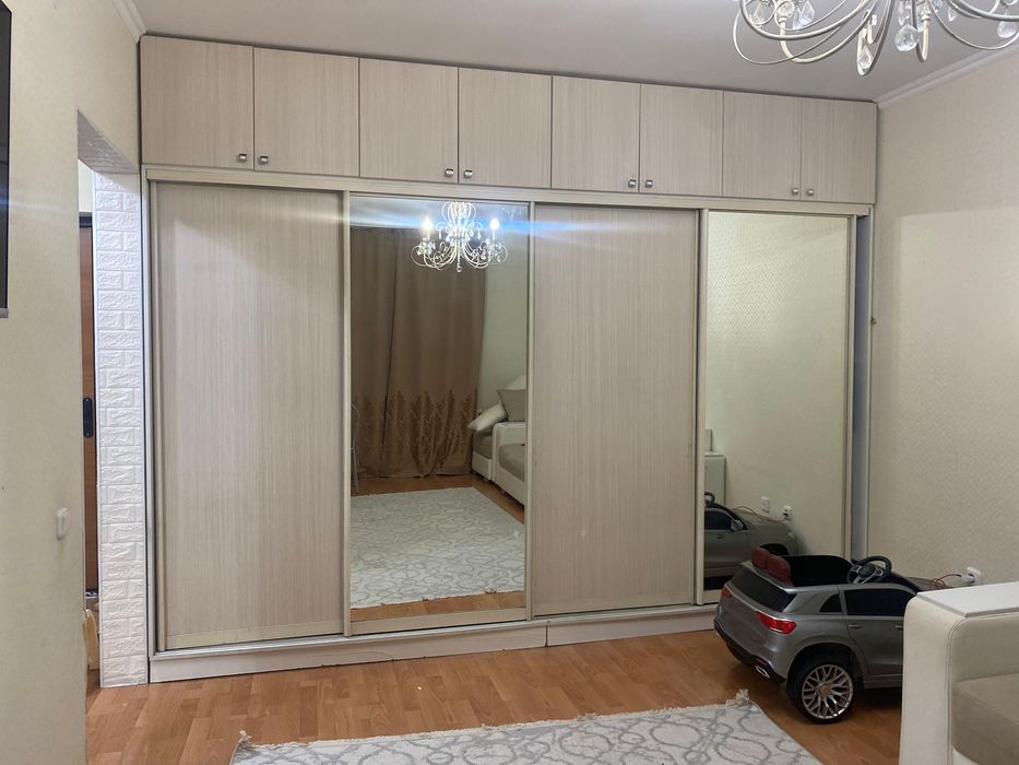 Продам большой шкаф