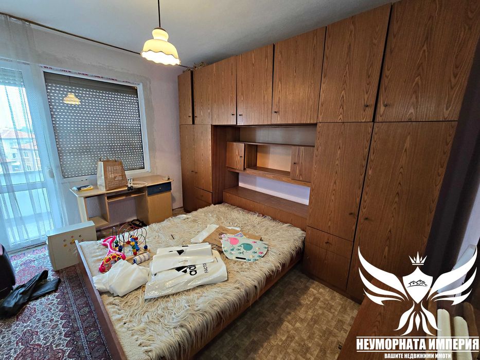 Продавам четиристаен апартамент 118кв. 3ет. гр.Асеновград, стадиона