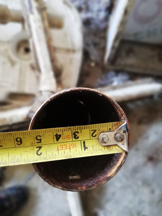 Продавам маси, стойки за чадър