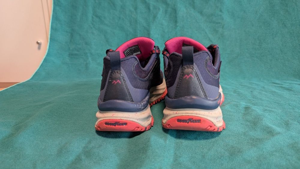 Sketchers Relaxed Fit, marimea 35.5