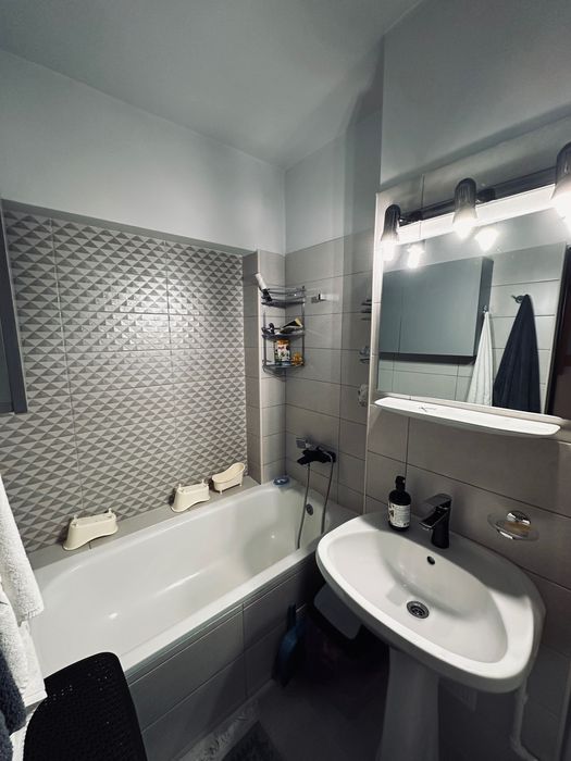 Închiriez apartament 2 camere 57 mp, etaj 4 cu lift