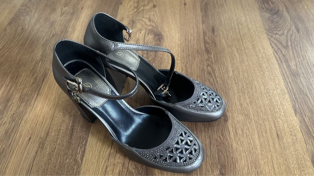 Босоножки летние