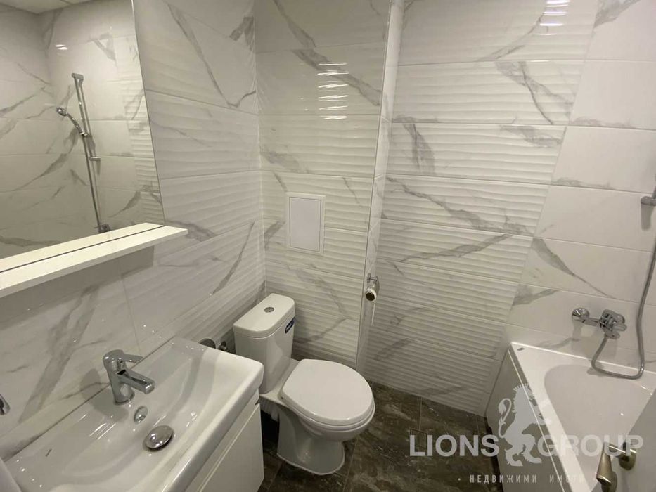 Дава се под наем Тристаен апартамент в Варна, Център - 90 кв.м за 1000 € - Снимка #16