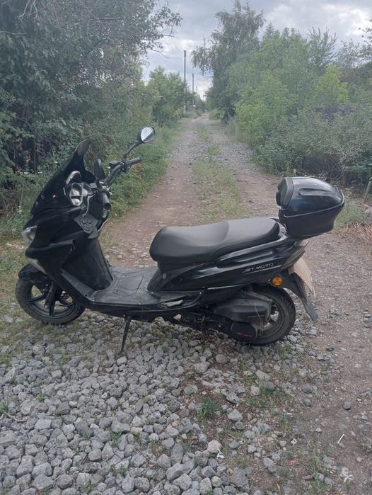 Продаю скутер...