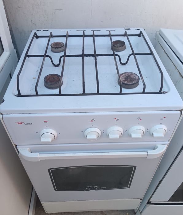 Газовую плиту продам