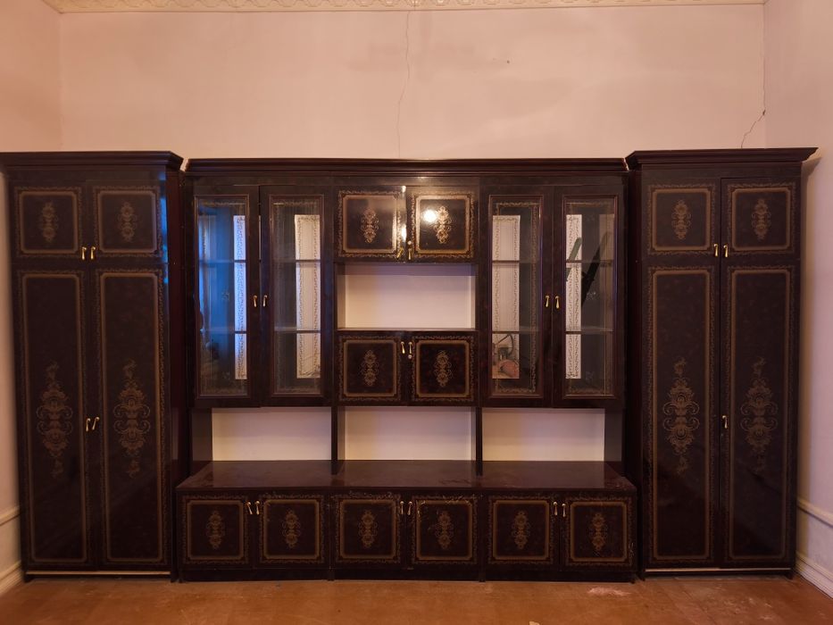 2 ta klassik mebel sotiladi