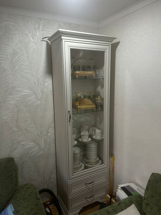 Диван тройка (в подарок сервант для посуды)