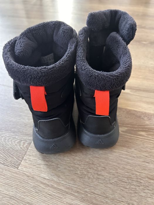 Adidas детски боти и Апрески