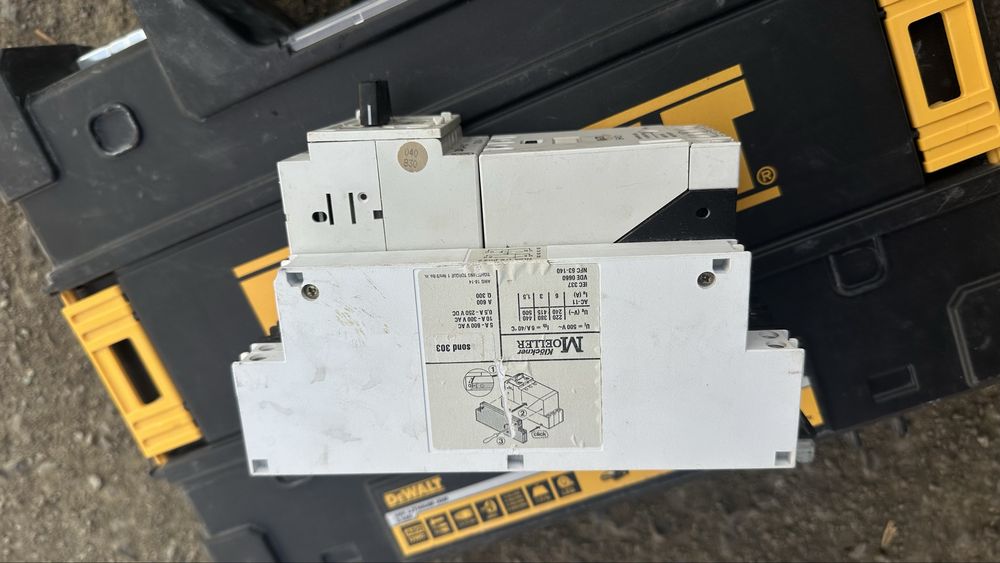 Moeller DIL7-10 + PKZ2 — пускатель для двигателя