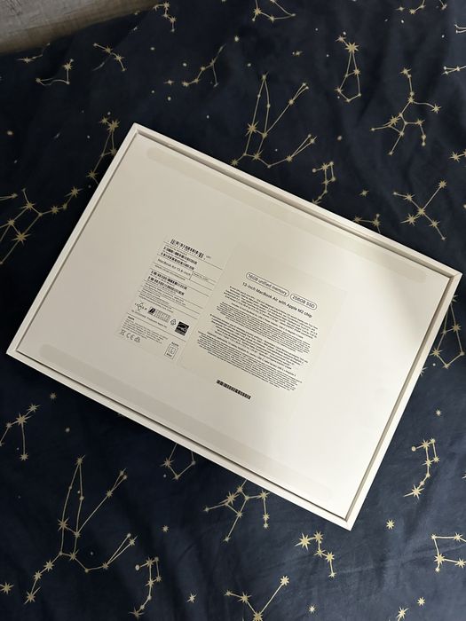 Macbook air M2 256gb в гаранция