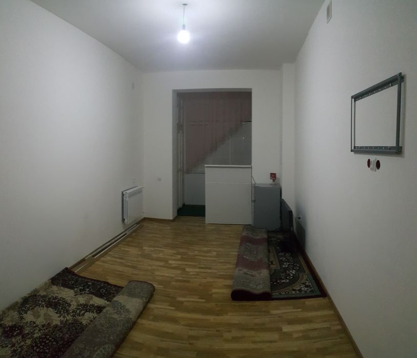 Центр, Ташкент гостиницанын алдында. 75 м2 4 этаж  2 хана