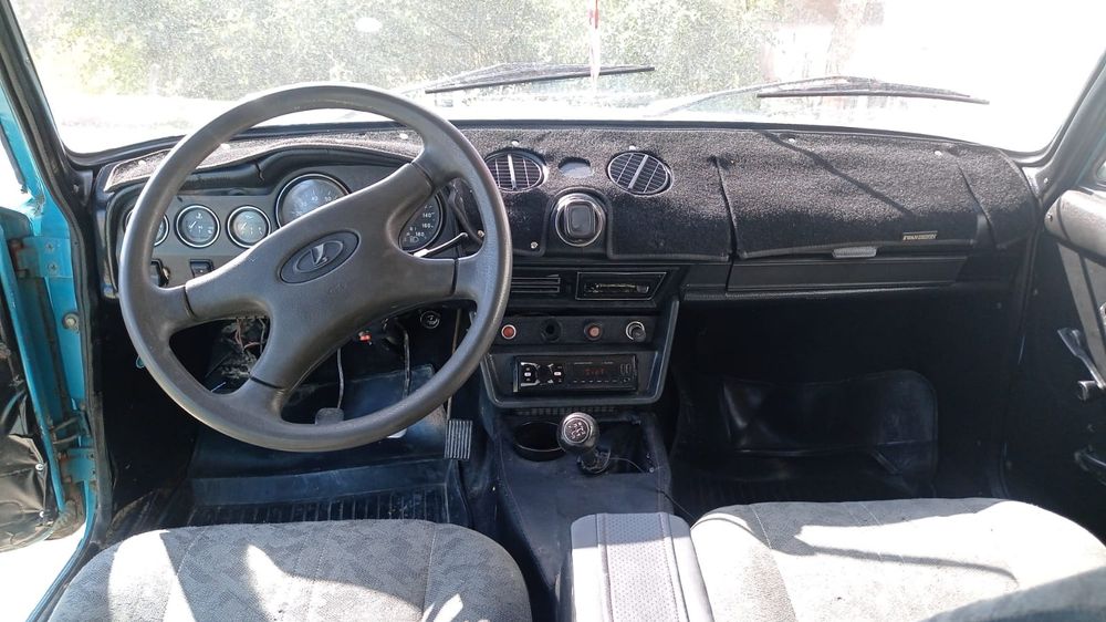 Автомобиль ваз лада