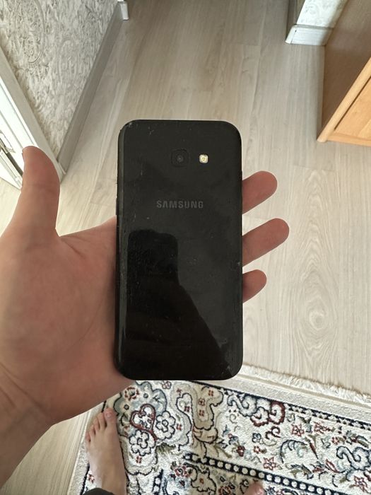 Продам два сумсунг телефона