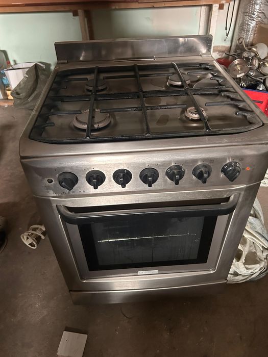 Продам газовую плиту Electrolux