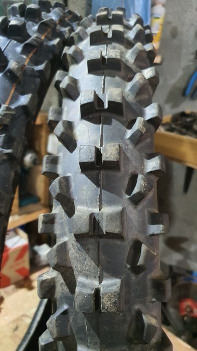 Dunlop si Maxxis // 80 100 21 // 90 90 21 // 150 lei buc