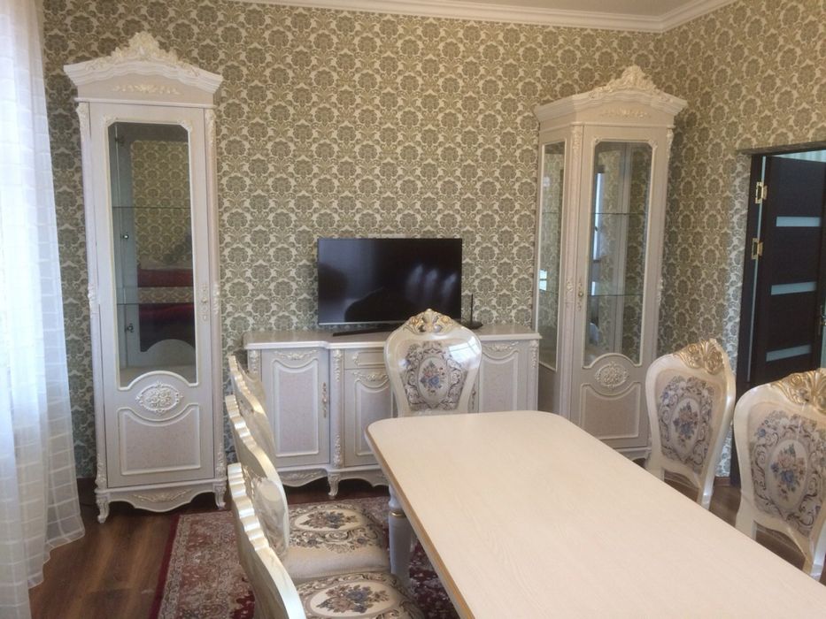 Пинал с комодом б/у