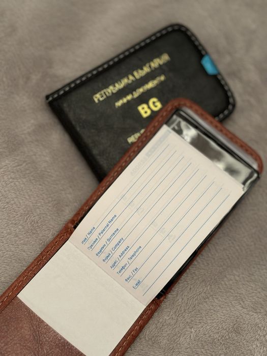 Интересен подаръчен комплект и картодържатели