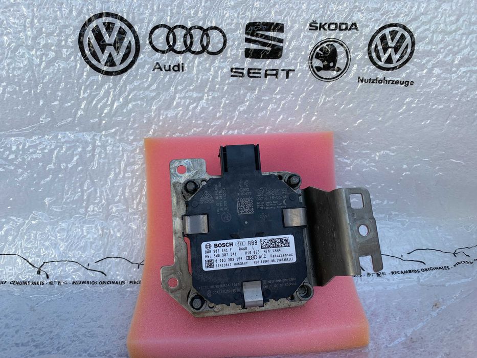 Senzor radar distronic Audi A4 B9 8W0907541F