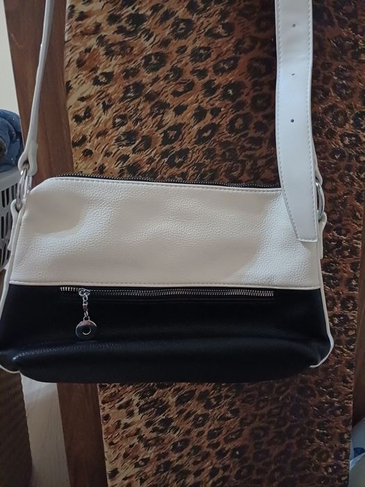 Дамска чанта през рамо