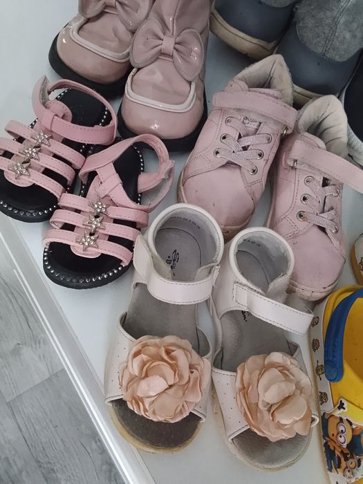 Продам обувь для девочки