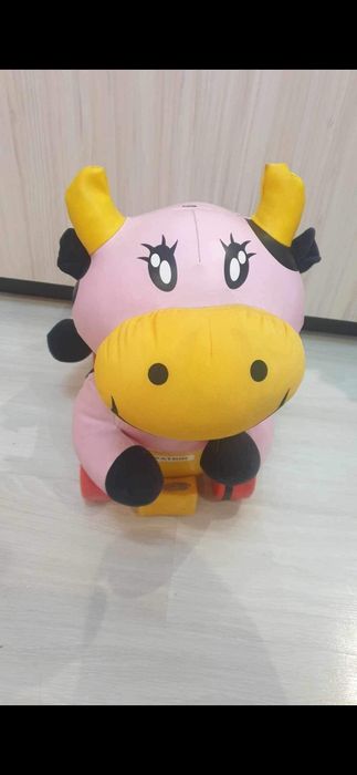 Музикална кравичка за бутане с крачета