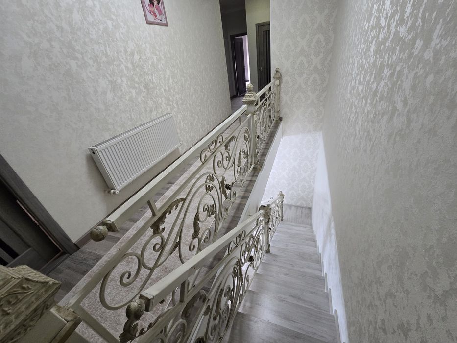 Fargona shaxar muxayo falgman oldida 5 xonalik uy sotiladi