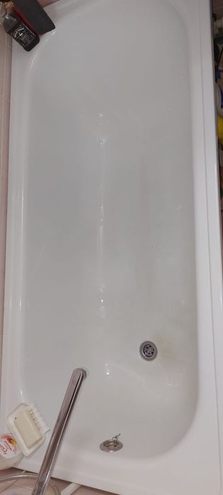 Продаю металлическую ванну.