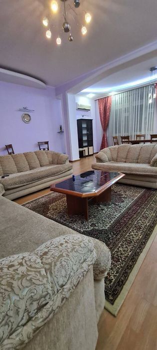 Попугайчик продаётся Чехова 3/3/4 140 кв банковские дома