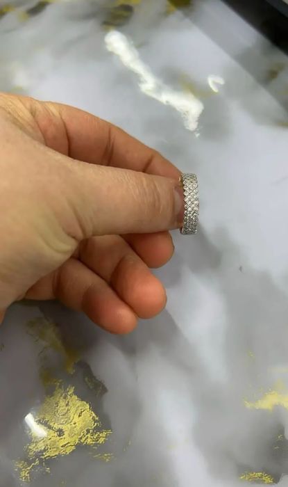 Продаю кольцо новый