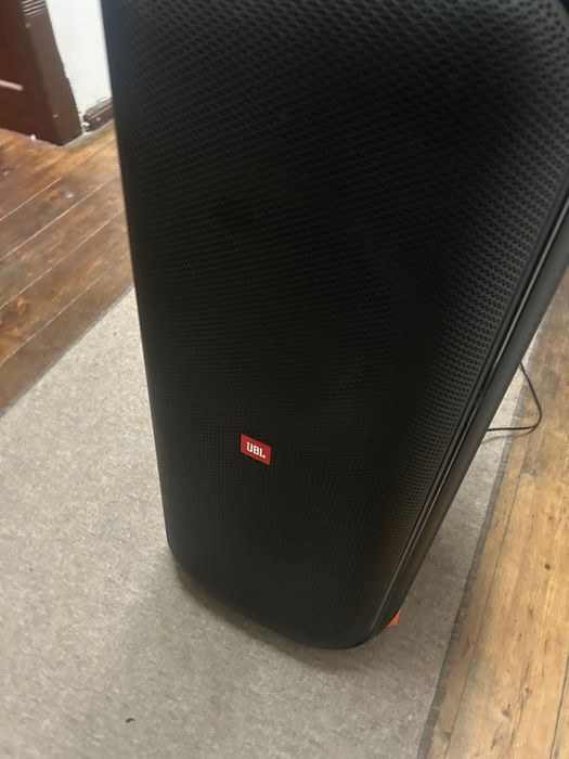 Тонколона на JBL 710 W