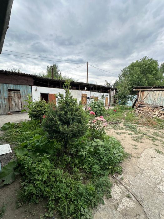 Продом большой кирпичный дом