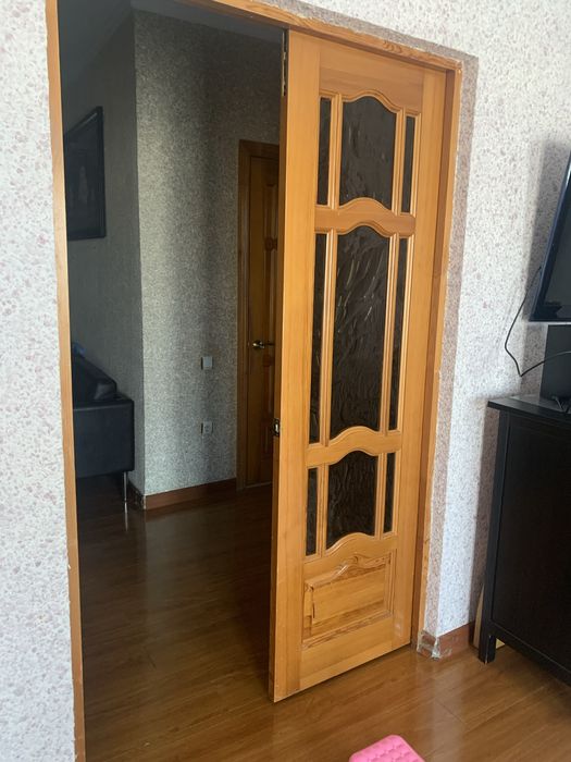 продается 8 дверей