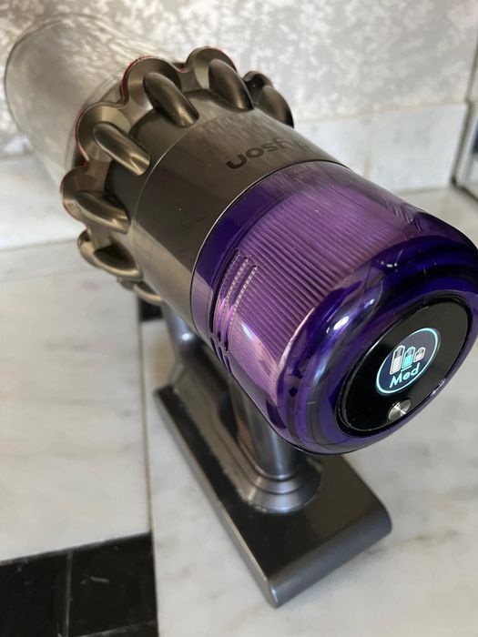 Vand aspirator fara fir Dyson V8