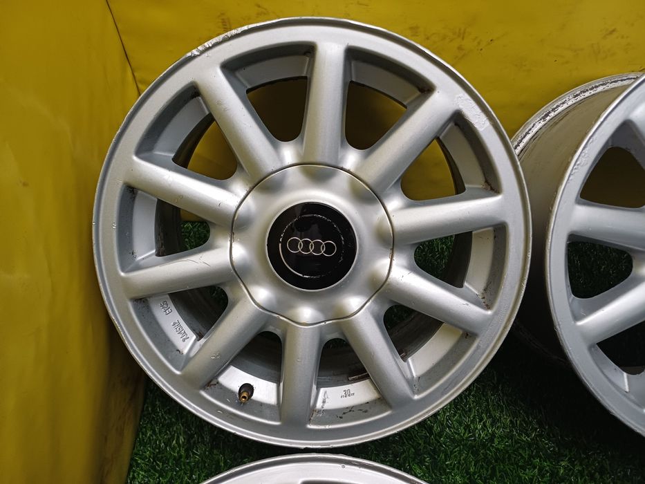 Диски R15 5x112 ромашки на Audi.