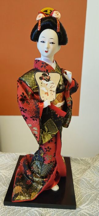 Vand  papusi traditionale de colectie,gheise japoneze si traditionale.