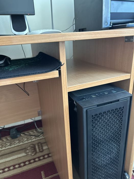 Продам компьютерный стол