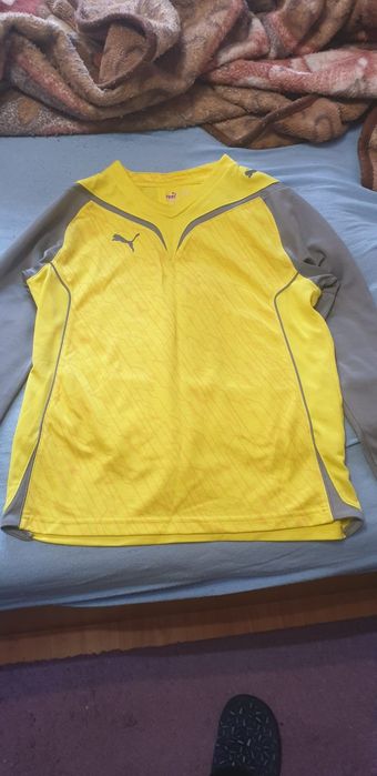 Vând bluza firma puma.