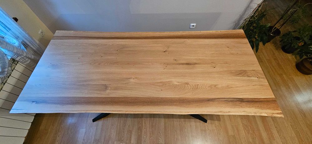 Маса за хранене с метални крака