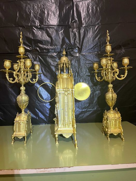 Автентичен френски каминен часовник триптих в стил Louis XVI – позлатен бронз (Ormolu), ХIХ век (1880-1890 г.)