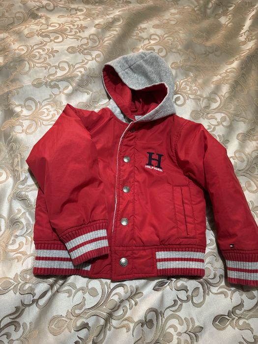 Geaca Tommy Hilfiger - 3 ani - 150 lei - 2 fete rosu/gri