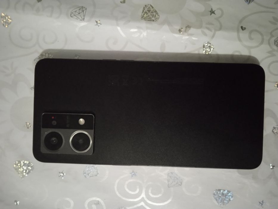 Обменяю два телефона на iPhone.