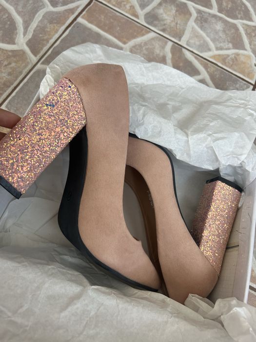 Кокетни токчетаа