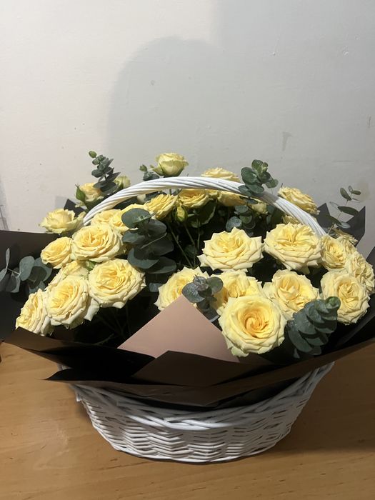 Цветы на корзине