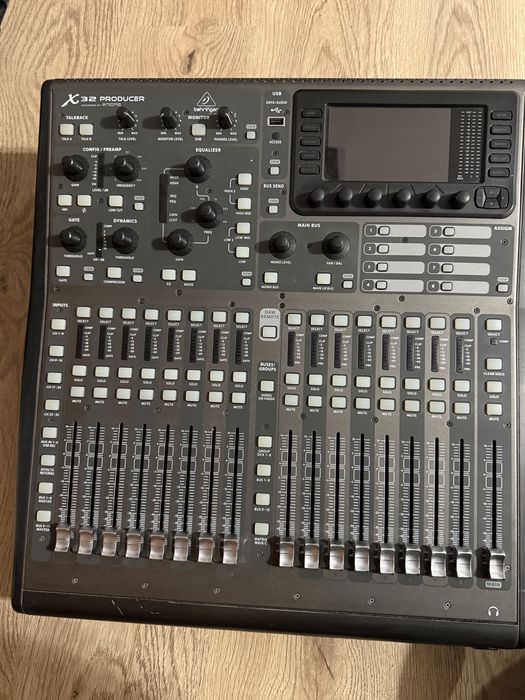 Цифровой микшерный пульт Behringer x32 producer