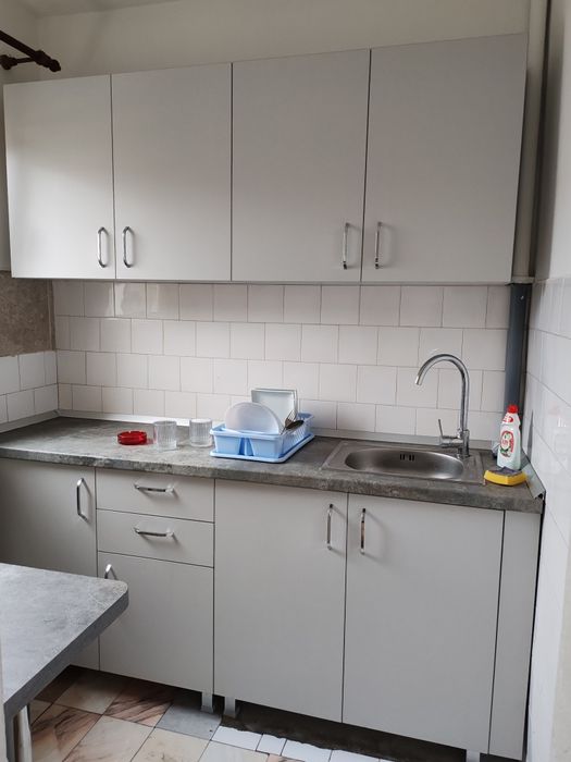 Dau în chirie garsoniera Str Vladeasa nr 76 bloc D6 Oradea