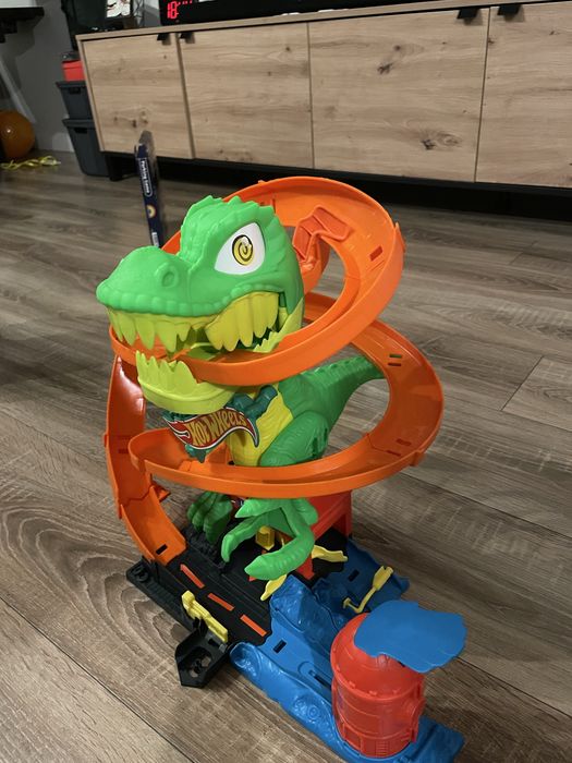 Pista hot wheels t-rex blaze