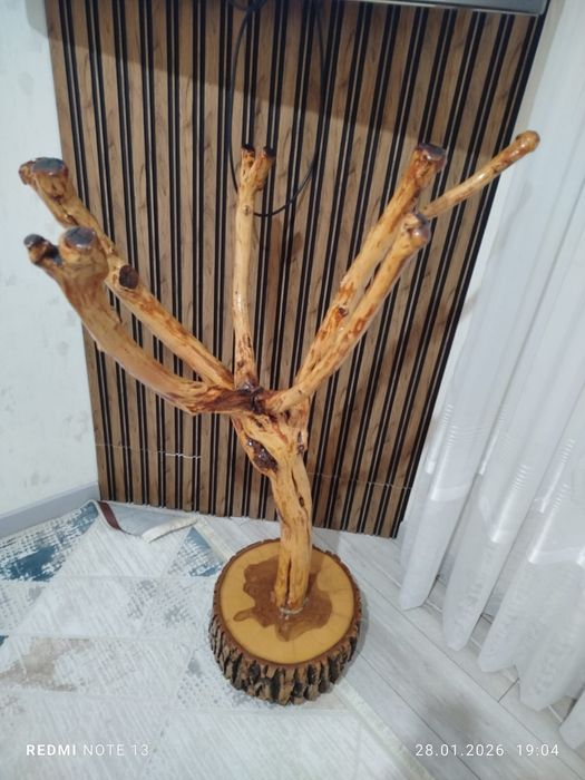 Вешалка из дерева